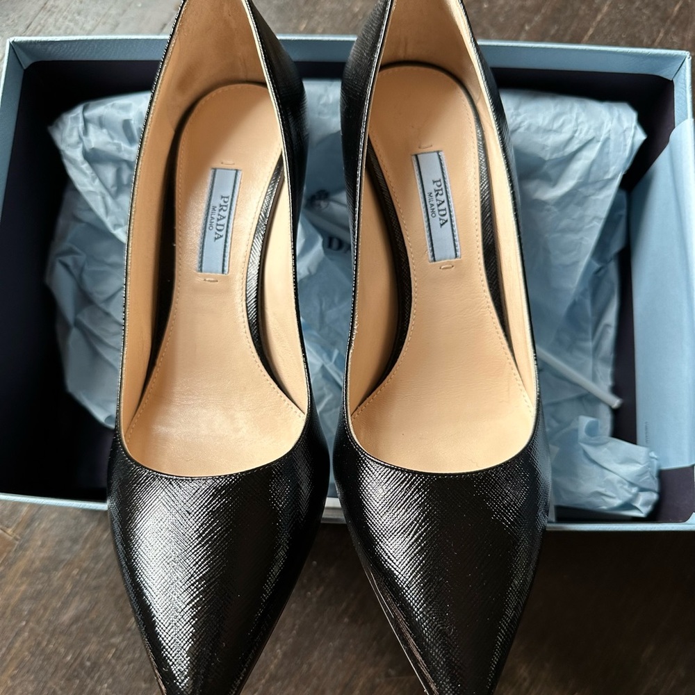 Black Leather PRADA Pumps - Sz 38 / 8 - NWT includes box & dust bag - Picture 3 of 9